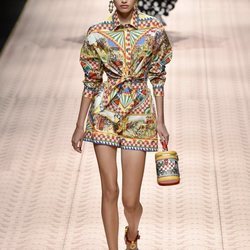 Vestido multicolor de Dolce&Gabbana primavera/verano 2019 en la Milán Fashion Week