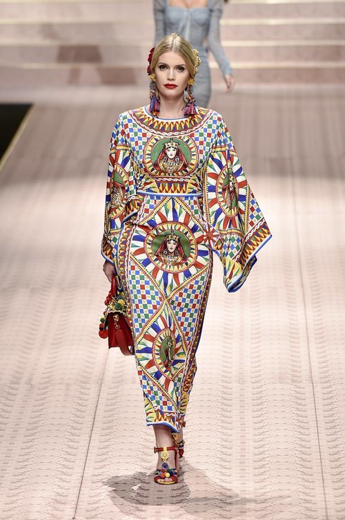 Kitty Spencer en el desfile de Dolce&Gabbana primavera/verano 2019 en la Milán Fashion Week