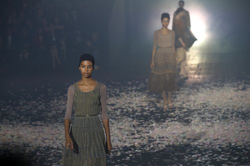Vestidos en tonos nude de Dior primavera/verano 2019 en la Paris Fashion Week