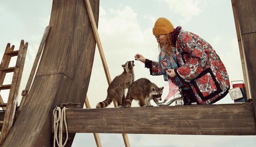 Abrigo estampado de la colección crucero 2019 de Gucci