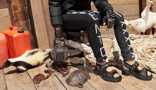 Bolso de tachuelas de la colección crucero 2019 de Gucci