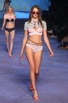 Bikini marinero de Etam primavera/verano 2019 en la Paris Fashion Week