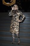Cardi B. con un look de leopardo en el desfile de Dolce&Gabbanna en la Milan Fashion Week