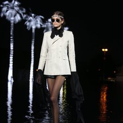 Blazer de vestido de Saint Laurent primavera/verano 2019 en la Paris Fashion Week