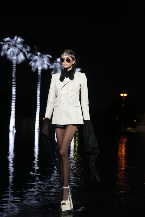Blazer de vestido de Saint Laurent primavera/verano 2019 en la Paris Fashion Week
