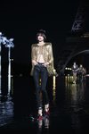 Chaqueta dorada de Saint Laurent primavera/verano 2019 en la Paris Fashion Week