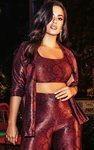 Conjunto granate de la colección cápsula de Ashley Graham para Pretty Little Things