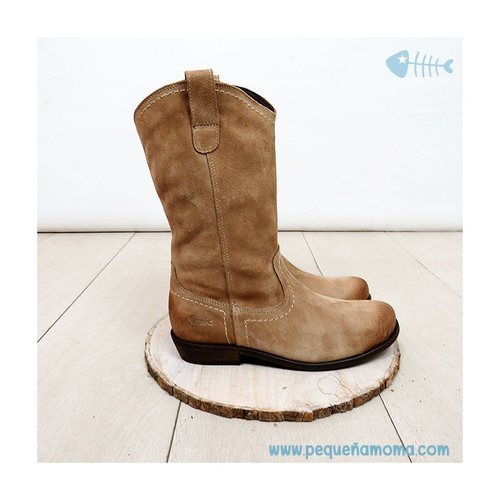 Bota campera de la firma española Pequeña Moma 2018