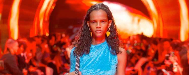 Vestido asimétrico del desfile de Balenciaga en Paris de la colección primavera/verano 2019