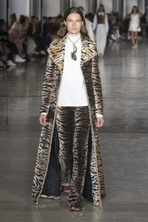 Look animal print de Giambattista Valli primavera/verano 2019 en la Paris Fashion Week