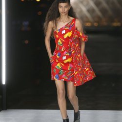Vestido estampado de Louis Vuitton primavera/verano 2019 en la Paris Fashion Week