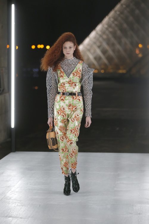Jumpsuit de flores de Louis Vuitton primavera/verano 2019 en la Paris Fashion Week