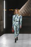 Jumpsuit estampado de Louis Vuitton primavera/verano 2019 en la Paris Fashion Week