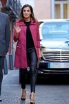 La Reina Letizia con un look 'working girl' durante un acto
