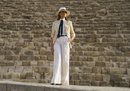 Melania Trump visita Egipto con un look irreconocible