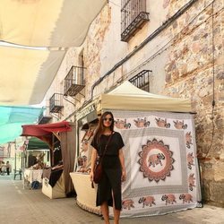 Sara Carbonero con un vestido de su propia firma disfrutando de las fiestas de su pueblo