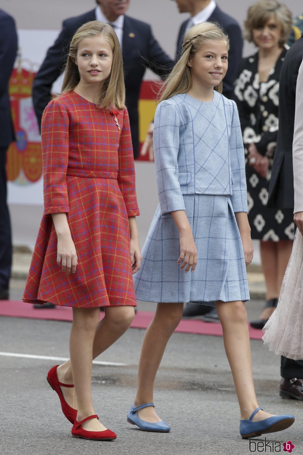 La Princesa Leonor y la Infanta Sofía con estampado de cuadros el Día de la Hispanidad 2018