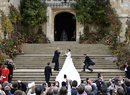 Parte trasera el vestido de la Princesa Eugenia de York mostrando la larga cola 2018