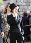 Cara Delevigne con un esmoquin negro en la boda de Eugenia de York y Jack Brooksbank 2018
