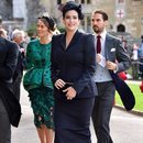 Liv Tyler con un vestido azul marino en la boda de Eugenia de York y Jack Brooksbank 2018