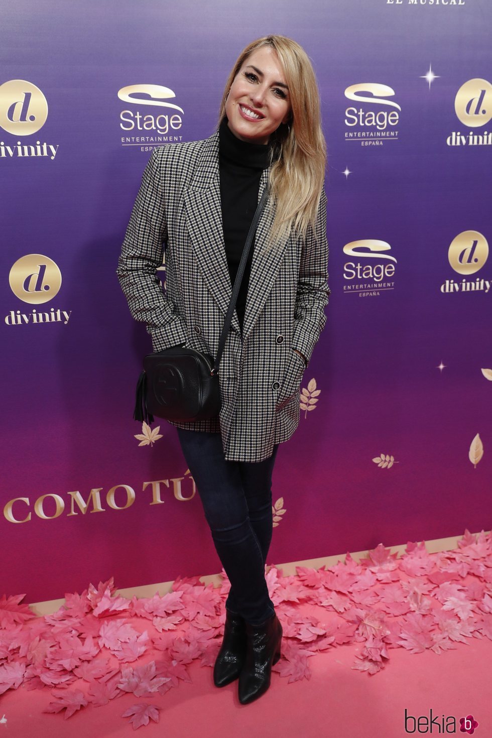 Berta Collado con una blazer de cuadros en el estreno del musical 'Anastasia'