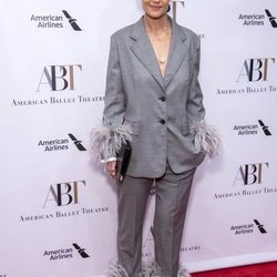 Katie Holmes radiante en la gala del Teatro de Ballet Americano