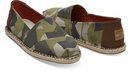 Alpargatas estampado militar de la firma Toms