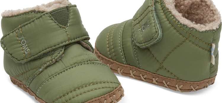 Botas verdes de la colección 'Tiny' de la firma Toms