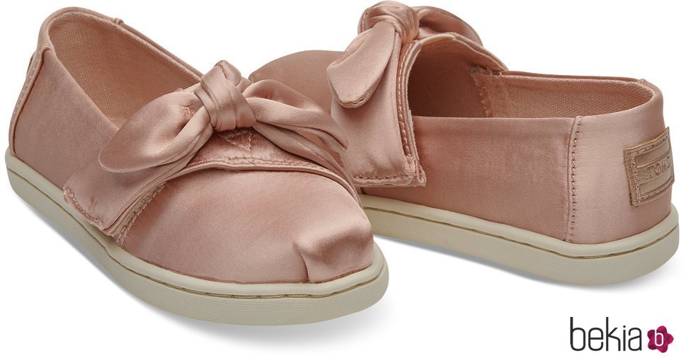 Bailarinas rosas con lazo de la colección 'Tiny' de la firma Toms