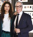 El diseñador Tommy Hilfiger con Zendaya anunciando su colaboración para la próxima campaña