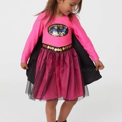 Disfraz Batman niña de la colección cápsula de Halloween de H&M 2018