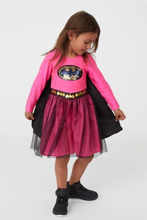 Disfraz Batman niña de la colección cápsula de Halloween de H&M 2018