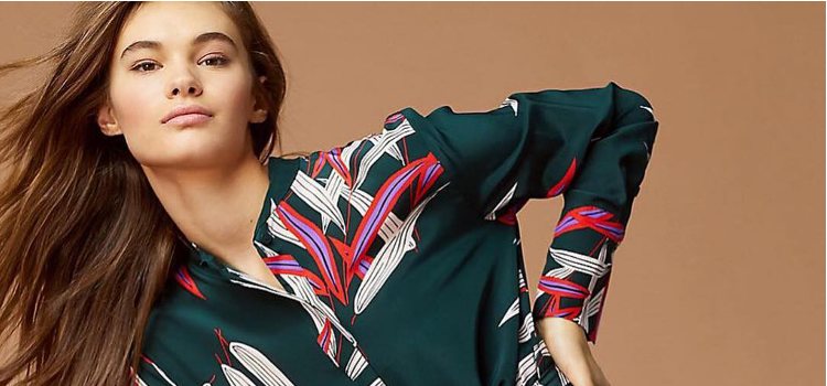 Vestido estampado en tonos verdes, rosas y blancos de Diane Von Furstenberg
