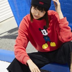 Gorro y sudadera de la nueva colección de Levi's x Mickey Mouse