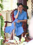 Meghan Markle con un vestido azul de Veronica Beard en Tonga
