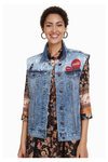 Chaleco vaquero con logo de Coca Cola de la colección cápsula de Desigual con Coca Cola otoño/invierno 2018