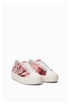 Zapatillas blancas con estampado rojo de la colección cápsula de Desigual con Coca Cola otoño/invierno 2018/2019