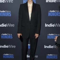 Natalie Portman posa con un look total black