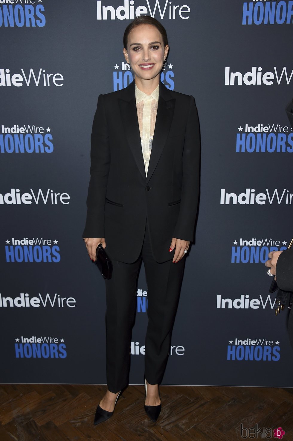 Natalie Portman posa con un look total black