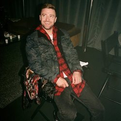 Justin Timberlake con una camiseta a cuadros de su colección en colaboración con Levi's