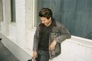 Chaqueta vaquera gris de la colección Fresh Leaves de Levi's x Justin Timberlake