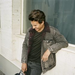 Chaqueta vaquera gris de la colección Fresh Leaves de Levi's x Justin Timberlake
