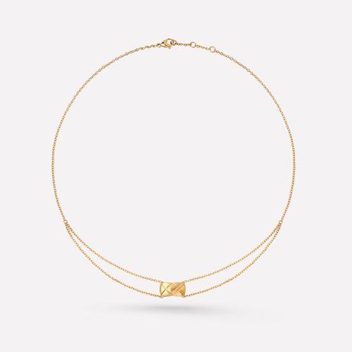Collar dorado de la colección Coco Crush de Chanel con Keira Knightley 2018