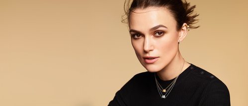 Keira Knightley con collares de la colección Coco Crush de Chanel 2018