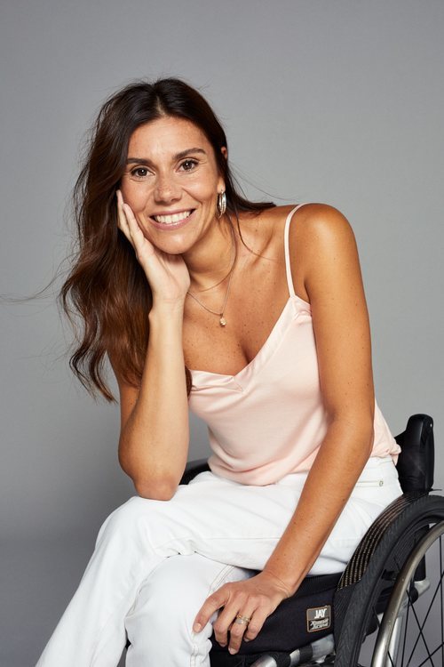 Debora posando para la campaña #MUYNOSOTRAS de Women'secret