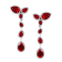 Pendientes rojos de la colección de Atelier Swarovski con Penélope Cruz 2018