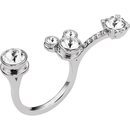 Anillo sobre un fondo plateado de la colección de Atelier Swarovski con Penélope Cruz 2018
