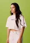 Rosalía con una crop-top 'Tra Tra' de su colección para Pull and Bear