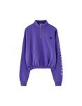 Sudadera violeta con mensaje 'Malamente' en el brazo de la colección cápsula de Rosalía para Pull and Bear