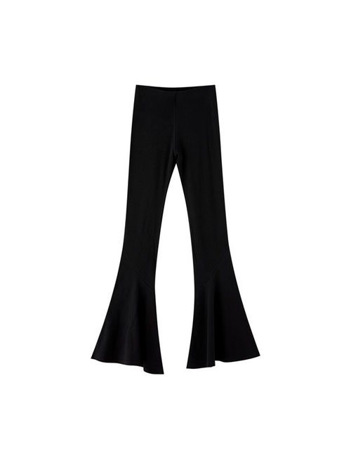 Pantalón negro elástico de campana de la colección cápsula de Rosalía para Pull and Bear